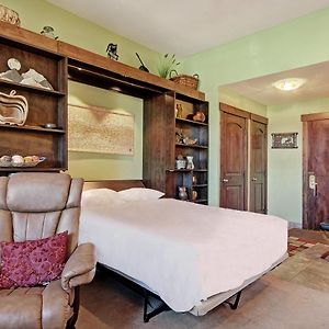 Deluxe Studio